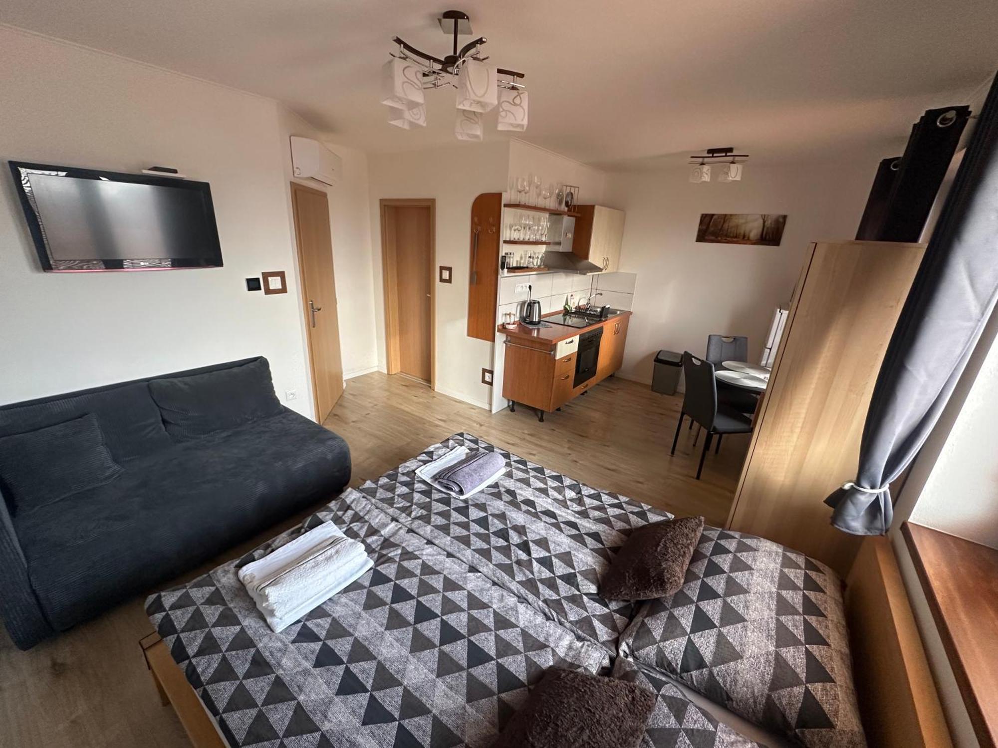 Apartman Losonci Nesvady- Pre 2 Osoby Studio Екстер'єр фото